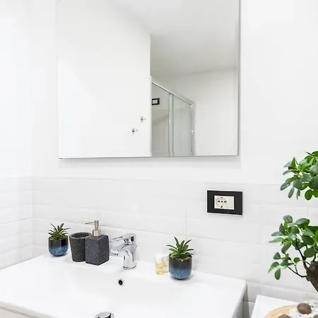 2 Minutes From Station-exclusive Open Space *